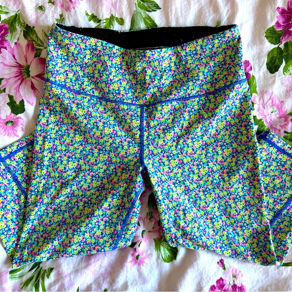 Cute PINK knee length yoga pants. (knockout collection.) Fair condition.